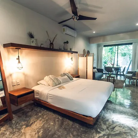 Nomad Humans Coliving Tulum