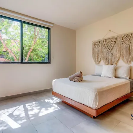Homsy House Private Roof Terrace 2 Pools Onsite Apartment *