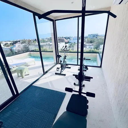 Chic Vibe, Balcony, Building Roof Pool And Gym Holiday home *