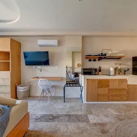 Chic Vibe, Balcony, Building Roof Pool And Gym * Tulum