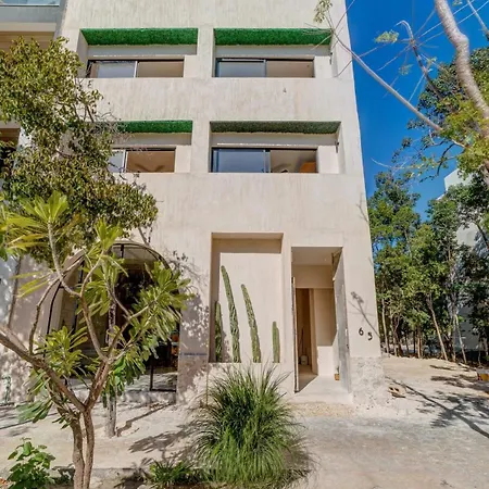 Holiday home Chic Vibe, Balcony, Building Roof Pool And Gym *