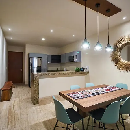 Luxury Poolside Gem With Pool, Jacuzzi & Gym