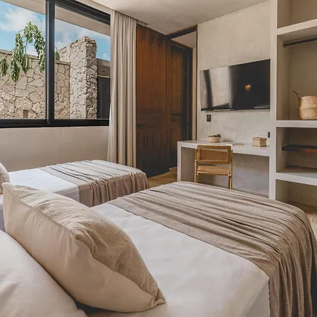Charlotte * Tulum