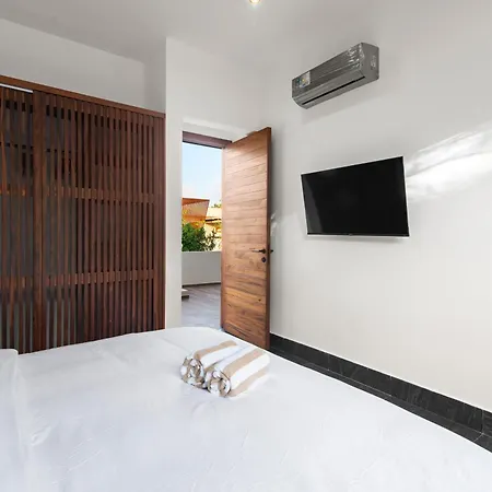 Holiday home La Veleta Getaway At Asana Leaf House Sleeps 12 *