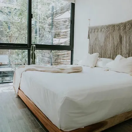 4 Story Villa, Private Pool & Jungle Rooftop Holiday home