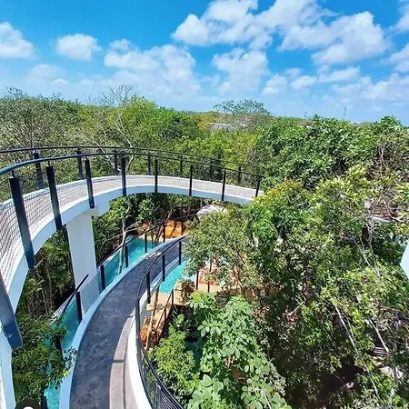4 Story Villa, Private Pool & Jungle Rooftop Holiday home *