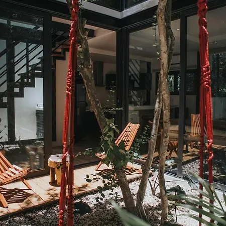 4 Story Villa, Private Pool & Jungle Rooftop Holiday home