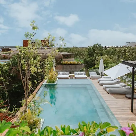Divine 3br Ph Private Jacuzzi, Pools, Spa, Yoga Apartment