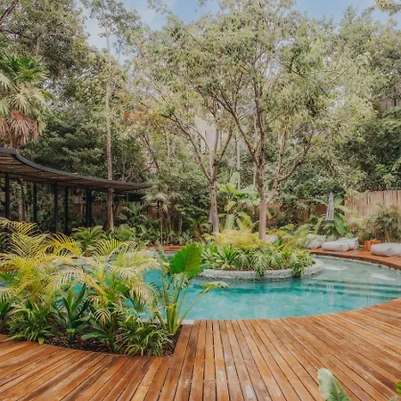 Divine 3br Ph Private Jacuzzi, Pools, Spa, Yoga Apartment