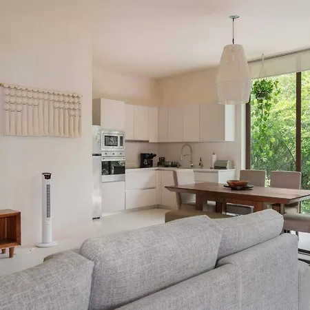 Amelia Apartment