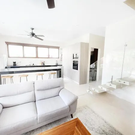 Luxury House Tomanoa - 10pers - 4rooms - Pool - Hotjacuzzi - Speed Wifi -waterfall