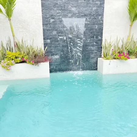Luxury House Tomanoa - 10pers - 4rooms - Pool - Hotjacuzzi - Speed Wifi -waterfall *