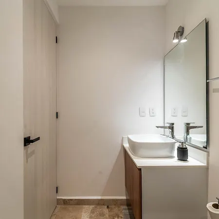 Bright 1 Bd With Balcony Holiday home