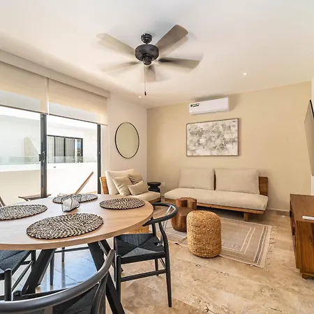1 Bd With Balcony Gym Pool View Holiday home *
