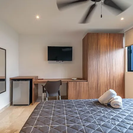 2 Bd With Balcony Gym Rooftop Pool *
