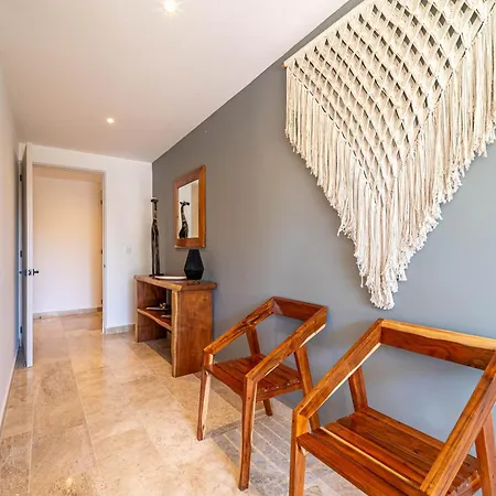 2 Bd With Balcony Gym Rooftop Pool
