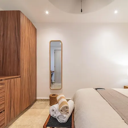 1 Bd With Balcony Gym Pool View Holiday home *