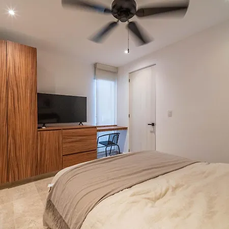 Bright 1 Bd With Balcony