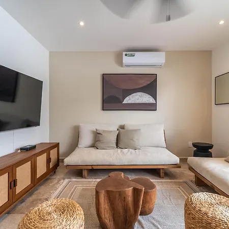 Holiday home Bright 1 Bd With Balcony