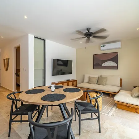 Bright 1 Bd With Balcony *