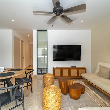 Bright 1 Bd With Balcony