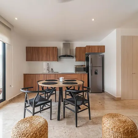 Bright 1 Bd With Balcony *