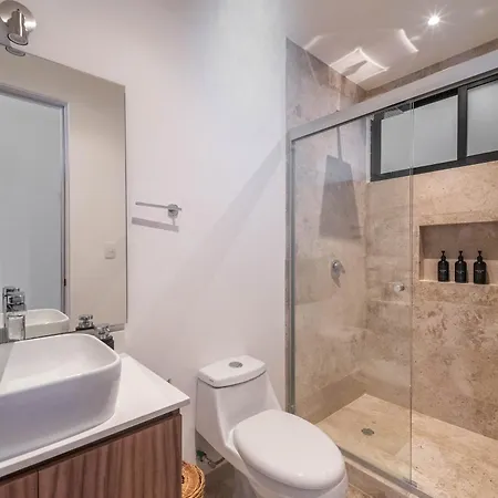 Bright 1 Bd With Balcony