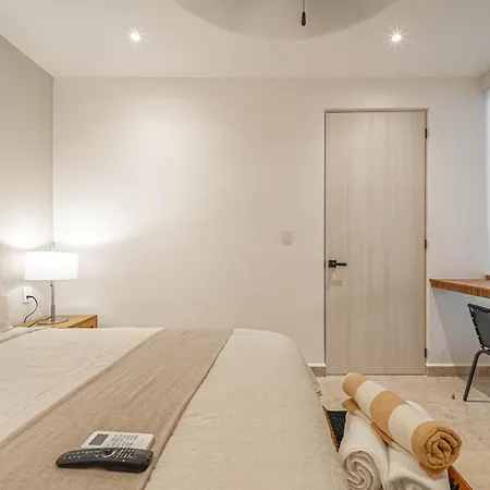 1 Bd With Balcony Gym Pool View *