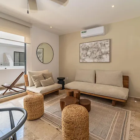 1 Bd With Balcony Gym Pool View