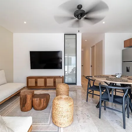 1 Bd With Balcony Gym Pool View