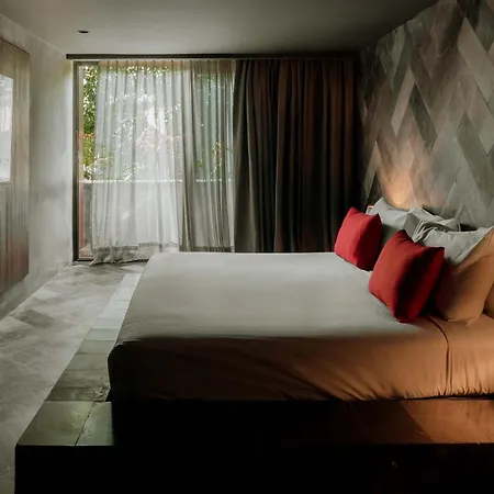 Apartment Barneys New York Luxury Red *