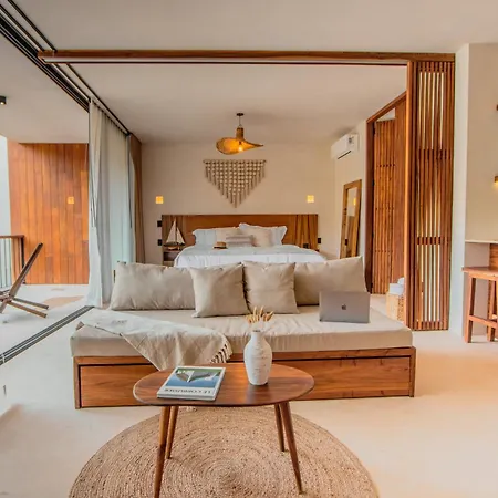 Muunek By Land Boutique 4*
