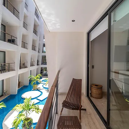 King With Rooftop Pool, Sauna, Gym, Parking