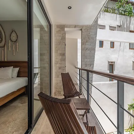 King With Rooftop Pool, Sauna, Gym, Parking