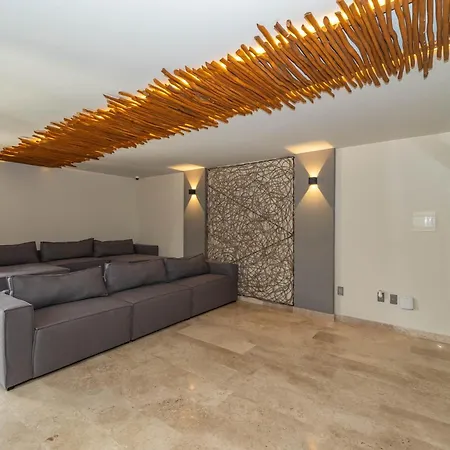 King With Rooftop Pool, Sauna, Gym, Parking Holiday home *