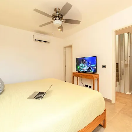 Comfortable, Spacious Penthouse- 2 Bedrooms- 7 People *