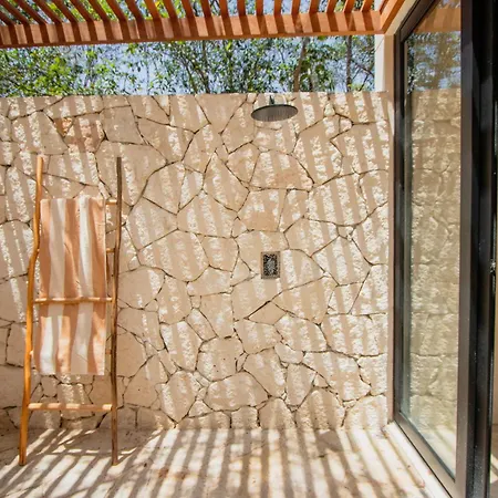 Muunek By Land Boutique
