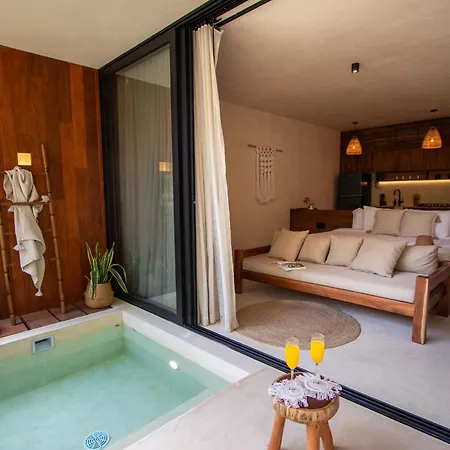Muunek By Land Boutique 4*