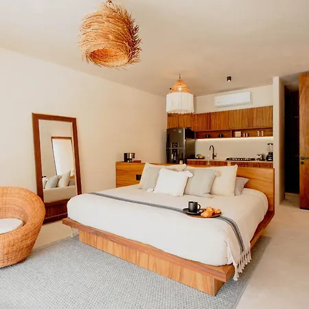 Muunek By Land Boutique
