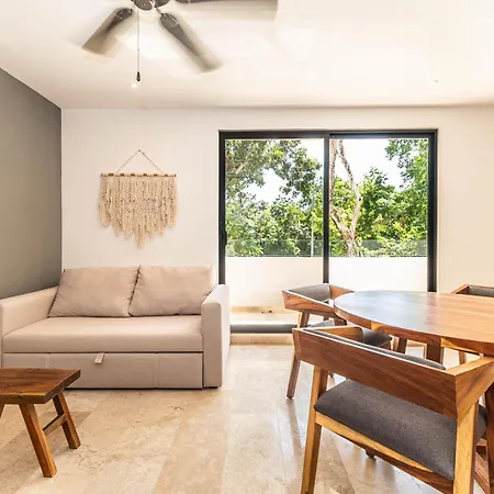 1 Bd With Private Balcony, Rooftop Pool, Gym *