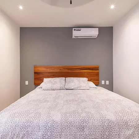 1 Bd With Private Balcony, Rooftop Pool, Gym *