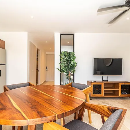 1 Bd With Private Balcony, Rooftop Pool, Gym *