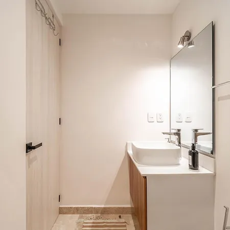 Holiday home 1 Bd With Private Balcony, Rooftop Pool, Gym *