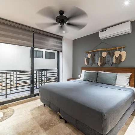 King Studio With Balcony Rooftop Pool Gym At Lik Zama Holiday home Tulum