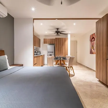 Holiday home King Studio With Balcony Rooftop Pool Gym At Lik Zama *