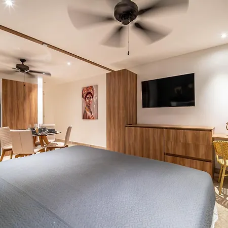 King Studio With Balcony Rooftop Pool Gym At Lik Zama