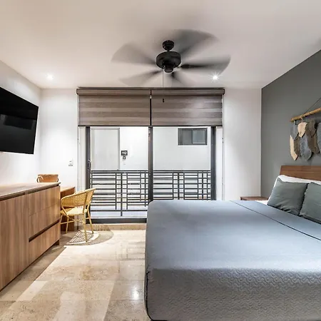 Holiday home King Studio With Balcony Rooftop Pool Gym At Lik Zama