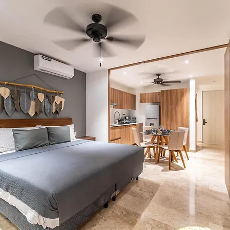 Holiday home King Studio With Balcony Rooftop Pool Gym At Lik Zama *