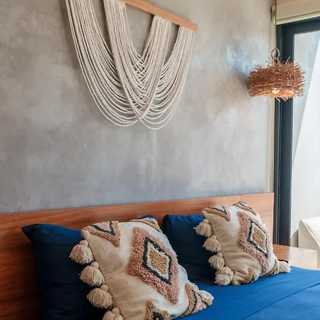 *jungle Ph W/pool, Close To Downtown &