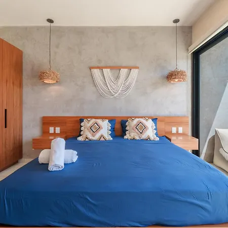 *jungle Ph W/pool, Close To Downtown &